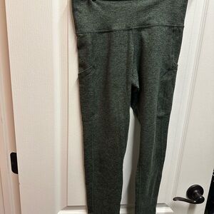 Offline Women's Green leggings size M/ NWOT B36
